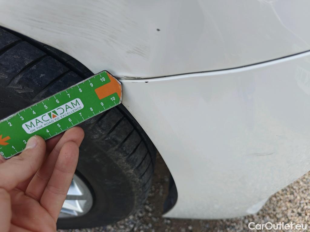  Peugeot  208 PEUGEOT  / 2019 / 5P / berlina con portón BlueHDi 73kW (100CV) Active #40