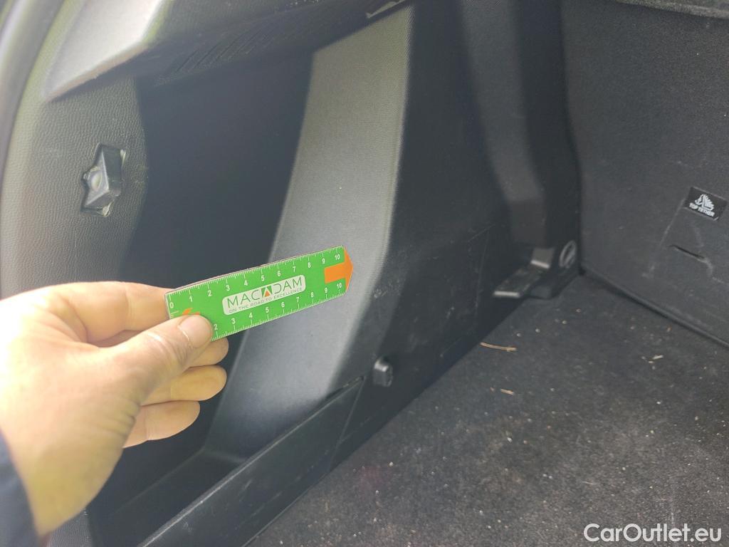  Peugeot  2008 PEUGEOT  / 2019 / 5P / todoterreno Active Puretech 100 S&S BVM6 #20