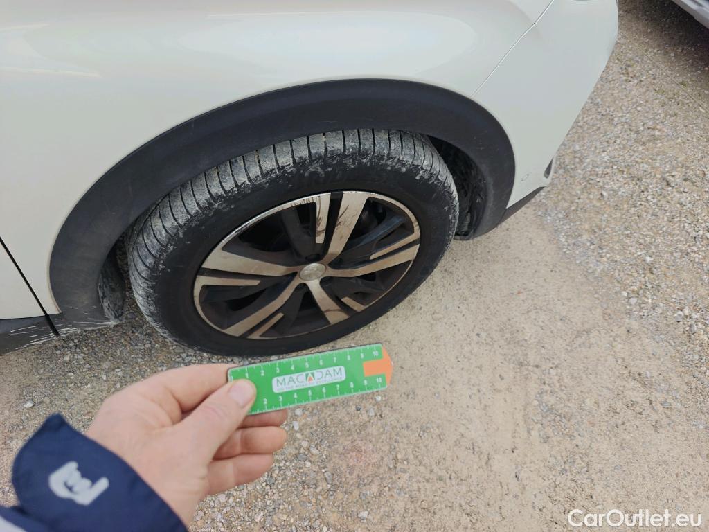  Peugeot  3008 PEUGEOT  / 2020 / 5P / todoterreno 1.5 BlueHDi 96kW S&S GT EAT8 #4