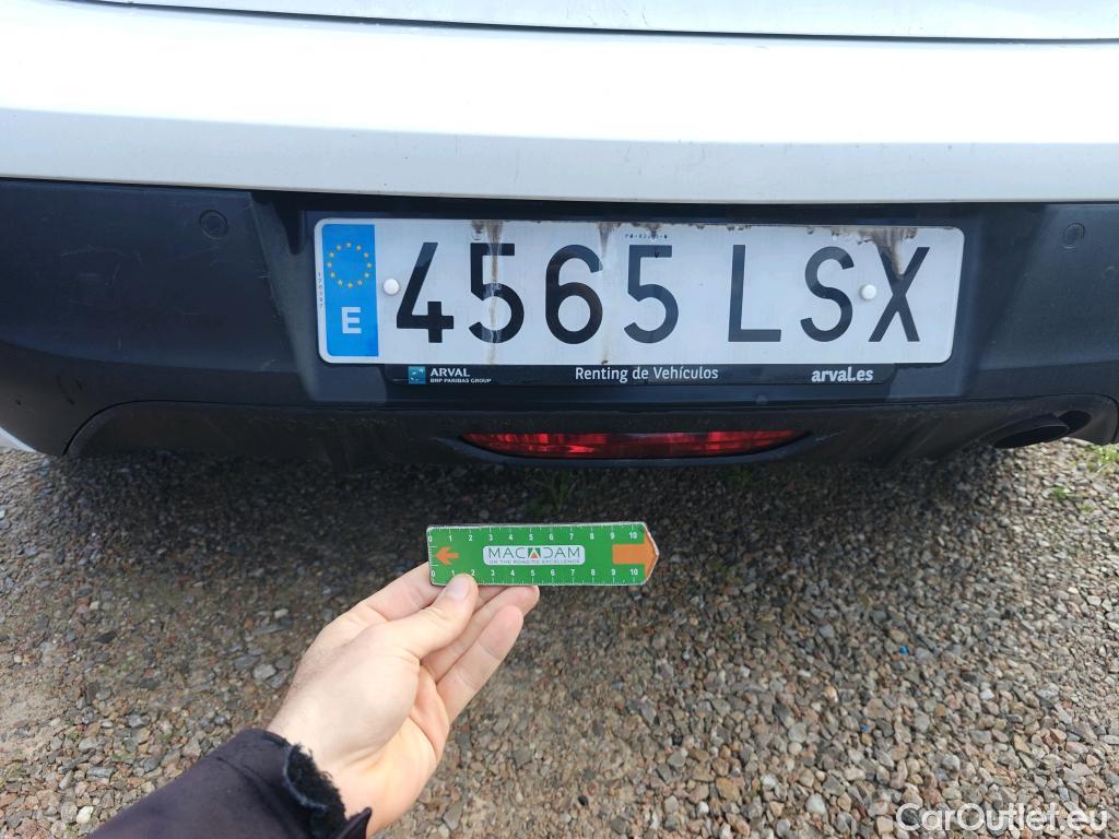  Peugeot  208 PEUGEOT  / 2019 / 5P / berlina con portón BlueHDi 73kW (100CV) Active Pack (AC) #41