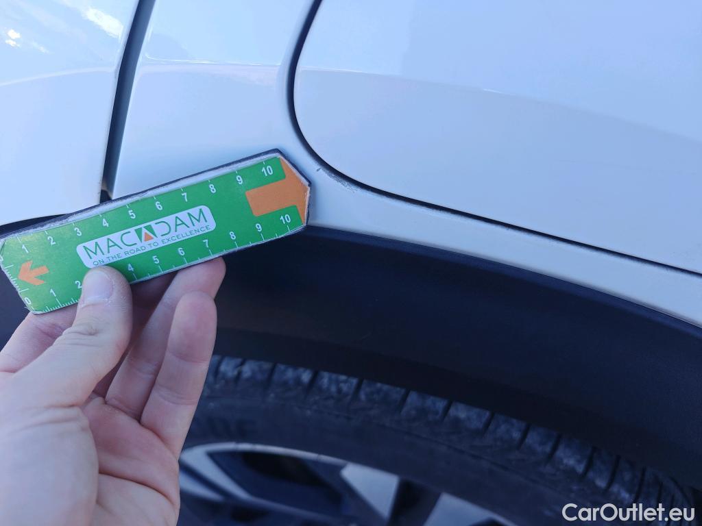  Peugeot  2008 PEUGEOT  / 2019 / 5P / todoterreno Allure BlueHDI 81kW (110CV) #50