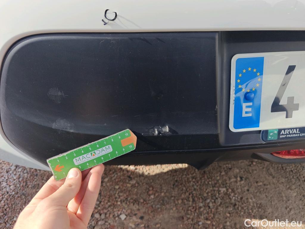  Peugeot  208 PEUGEOT  / 2019 / 5P / berlina con portón BlueHDi 73kW (100CV) Active #36