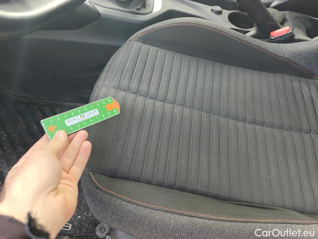  Peugeot  208 PEUGEOT  / 2019 / 5P / berlina con portón BlueHDi 73kW (100CV) Active Pack (AC) #68