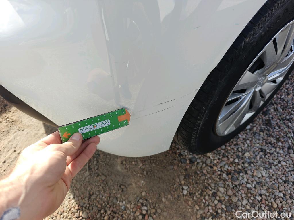  Peugeot  208 PEUGEOT  / 2019 / 5P / berlina con portón BlueHDi 73kW (100CV) Active #49