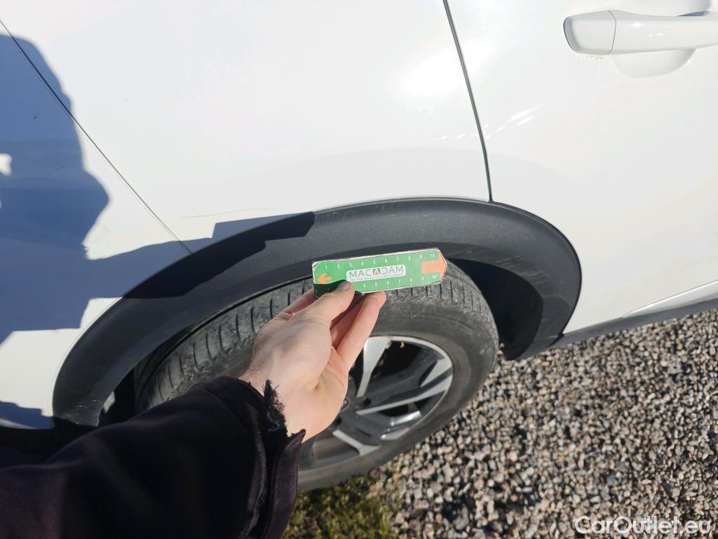  Peugeot  2008 PEUGEOT  / 2019 / 5P / todoterreno Allure BlueHDI 81kW (110CV) #40