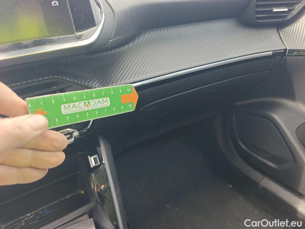  Peugeot  2008 PEUGEOT  / 2019 / 5P / todoterreno Active Puretech 100 S&S BVM6 #14