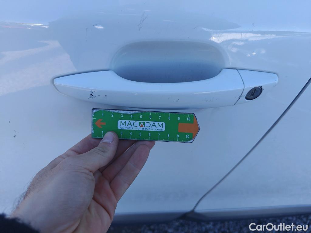  Peugeot  2008 PEUGEOT  / 2019 / 5P / todoterreno Allure BlueHDI 81kW (110CV) #38