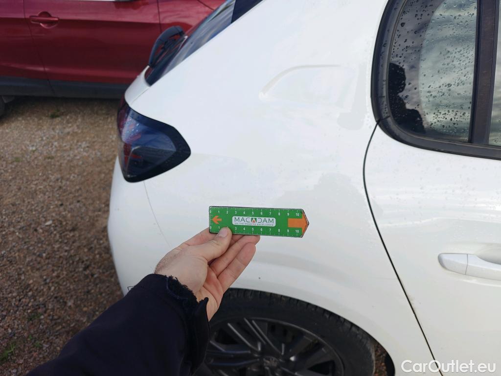  Peugeot  208 PEUGEOT  / 2019 / 5P / berlina con portón BlueHDi 73kW (100CV) Active Pack (AC) #27