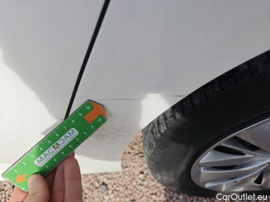  Peugeot  208 PEUGEOT  / 2019 / 5P / berlina con portón BlueHDi 73kW (100CV) Active #60