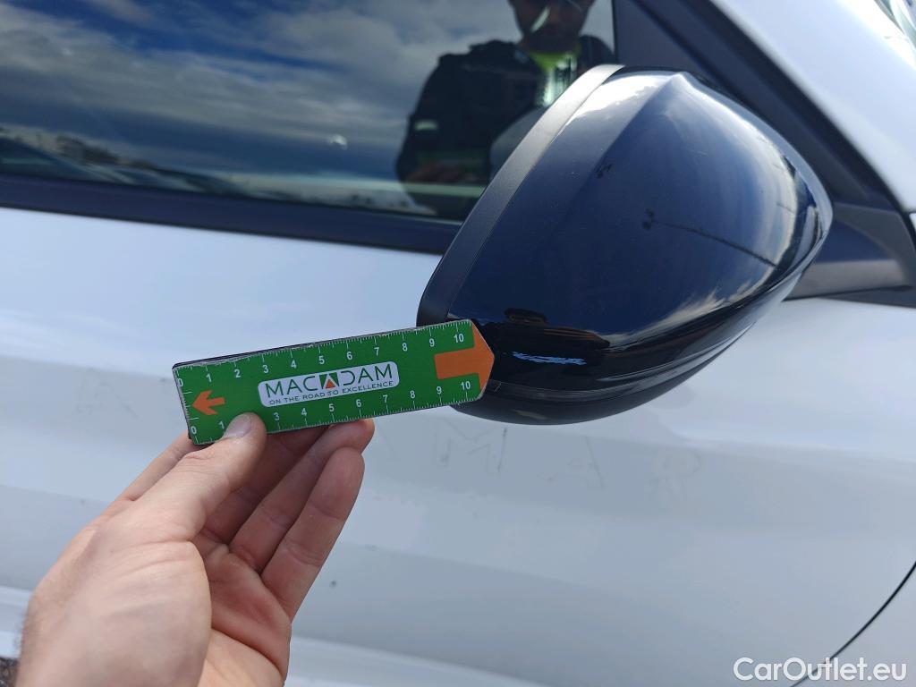  Peugeot  208 PEUGEOT  / 2019 / 5P / berlina con portón BlueHDi 73kW (100CV) Active #67