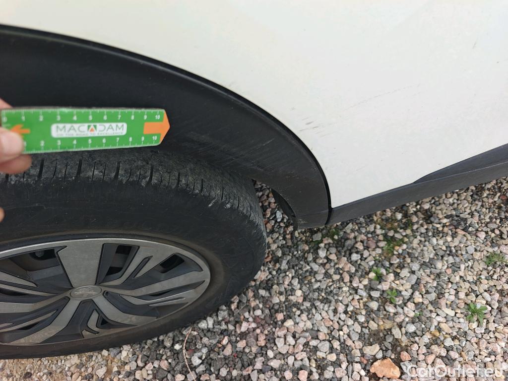  Peugeot  2008 PEUGEOT  / 2019 / 5P / todoterreno Active Puretech 100 S&S BVM6 #31