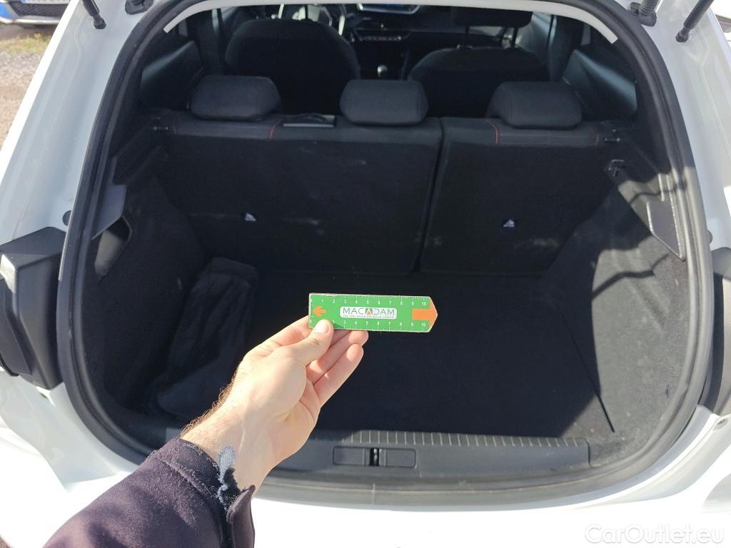  Peugeot  208 PEUGEOT  / 2019 / 5P / berlina con portón BlueHDi 73kW (100CV) Active #1