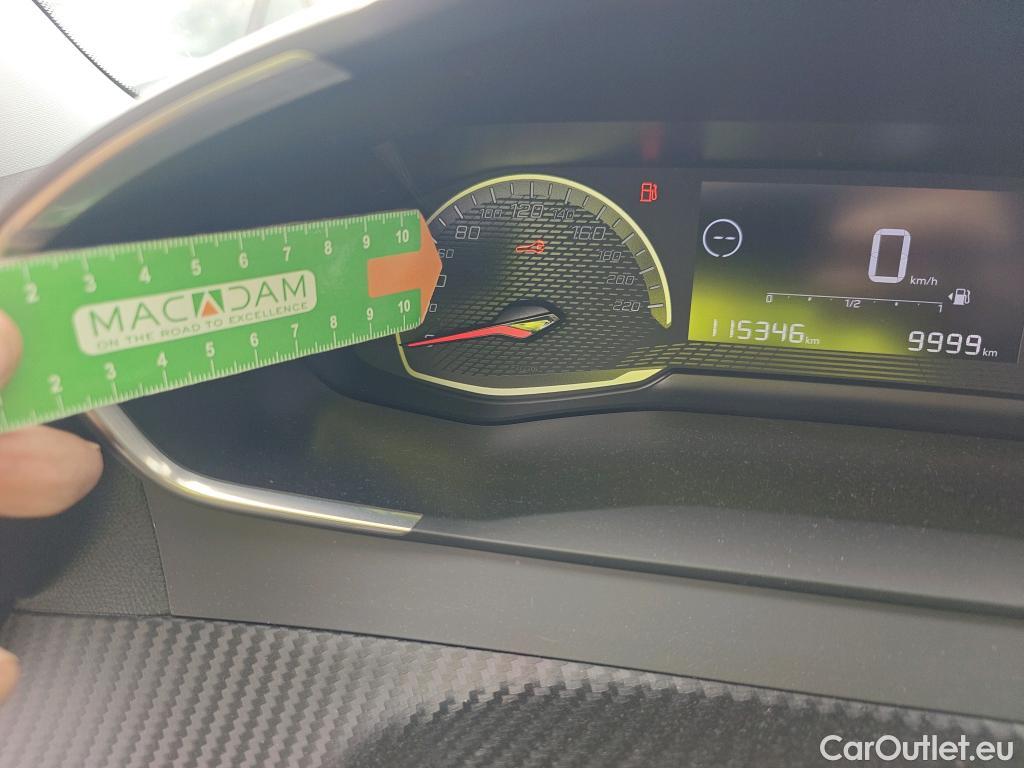  Peugeot  2008 PEUGEOT  / 2019 / 5P / todoterreno Active Puretech 100 S&S BVM6 #32