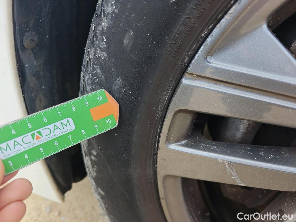  Peugeot  208 PEUGEOT  / 2019 / 5P / berlina con portón BlueHDi 73kW (100CV) Active Pack (AC) #66