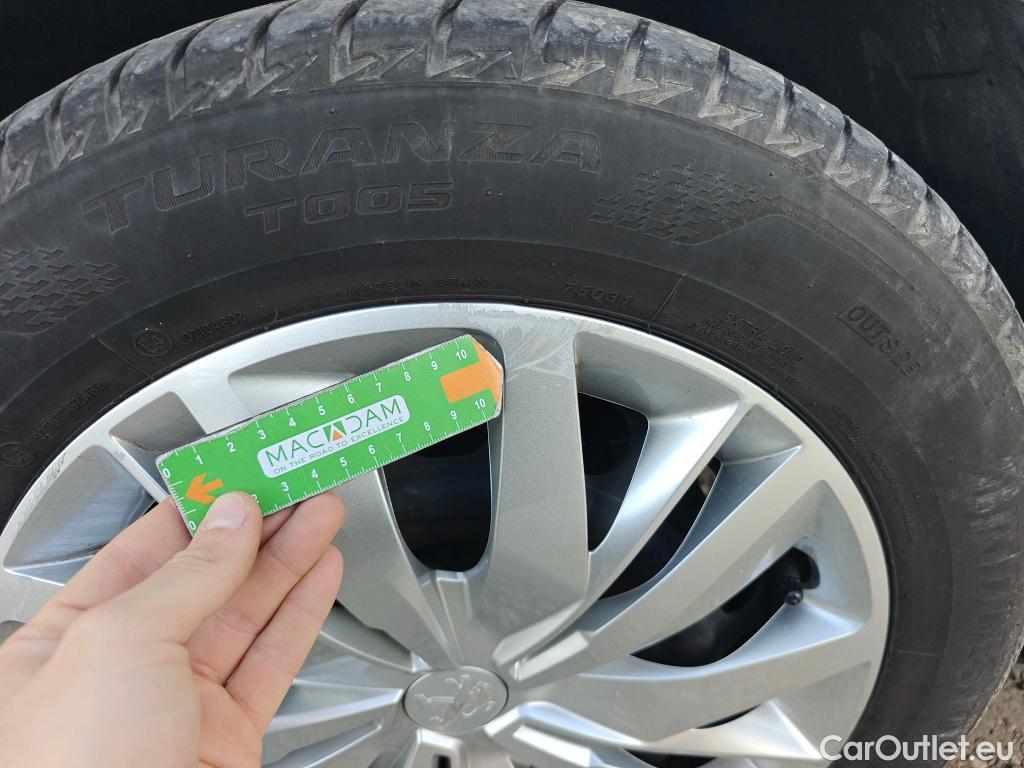  Peugeot  208 PEUGEOT  / 2019 / 5P / berlina con portón BlueHDi 73kW (100CV) Active #56