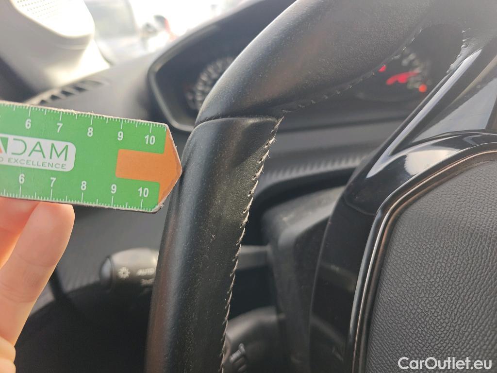  Peugeot  208 PEUGEOT  / 2019 / 5P / berlina con portón BlueHDi 73kW (100CV) Active Pack (AC) #46