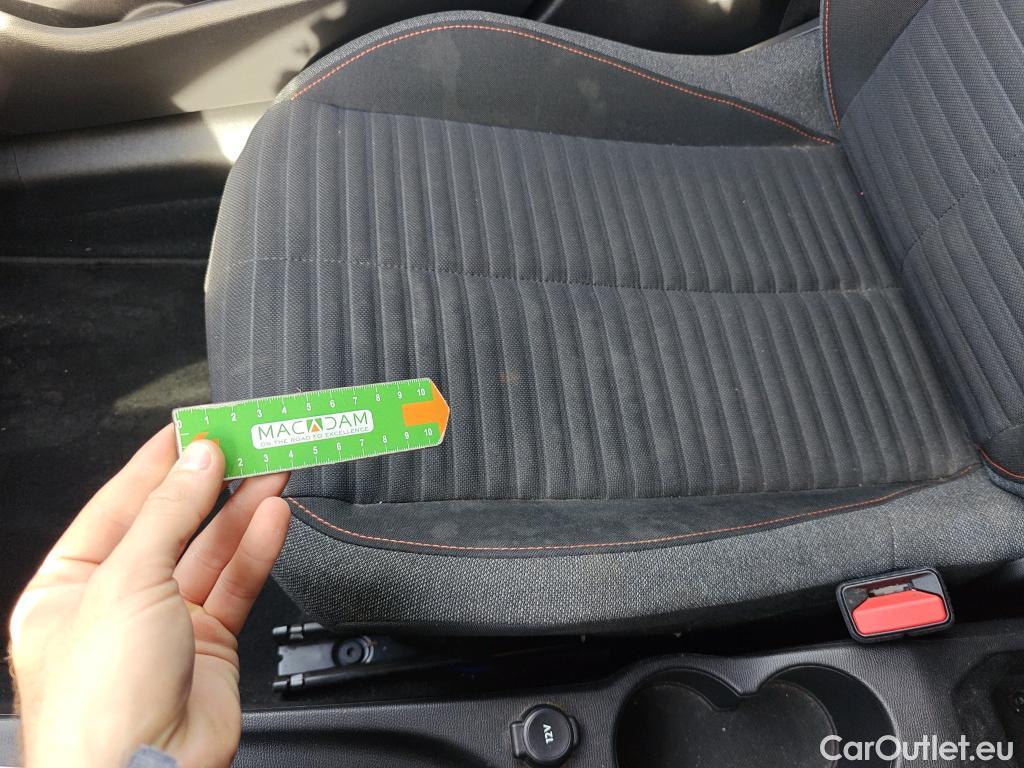  Peugeot  208 PEUGEOT  / 2019 / 5P / berlina con portón BlueHDi 73kW (100CV) Active #25