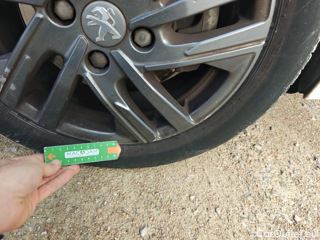  Peugeot  208 PEUGEOT  / 2019 / 5P / berlina con portón BlueHDi 73kW (100CV) Active Pack (AC) #35