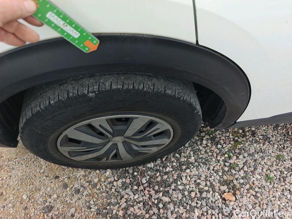  Peugeot  2008 PEUGEOT  / 2019 / 5P / todoterreno Active Puretech 100 S&S BVM6 #30