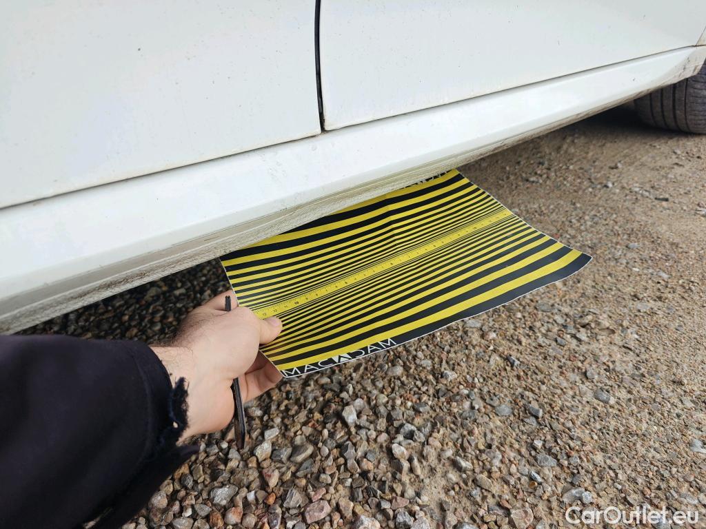  Peugeot  208 PEUGEOT  / 2019 / 5P / berlina con portón BlueHDi 73kW (100CV) Active Pack (AC) #6