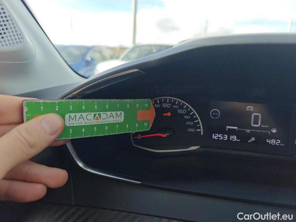  Peugeot  208 PEUGEOT  / 2019 / 5P / berlina con portón BlueHDi 73kW (100CV) Active #71