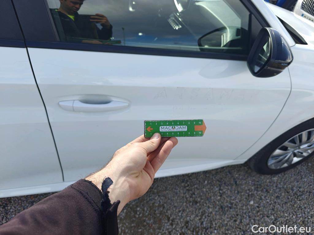  Peugeot  208 PEUGEOT  / 2019 / 5P / berlina con portón BlueHDi 73kW (100CV) Active #31