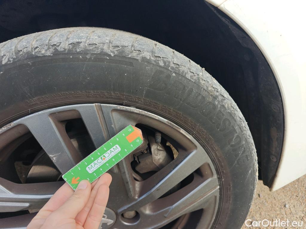  Peugeot  208 PEUGEOT  / 2019 / 5P / berlina con portón BlueHDi 73kW (100CV) Active Pack (AC) #33