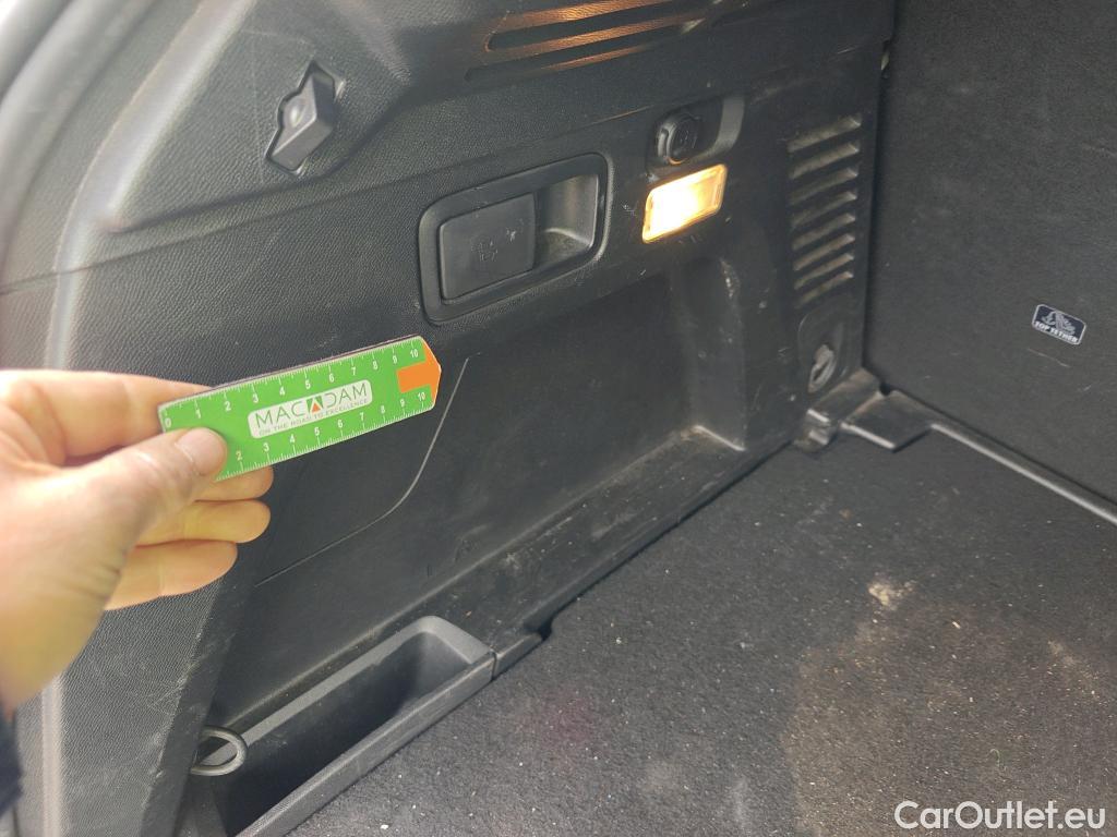  Peugeot  3008 PEUGEOT  / 2020 / 5P / todoterreno 1.5 BlueHDi 96kW S&S GT EAT8 #16