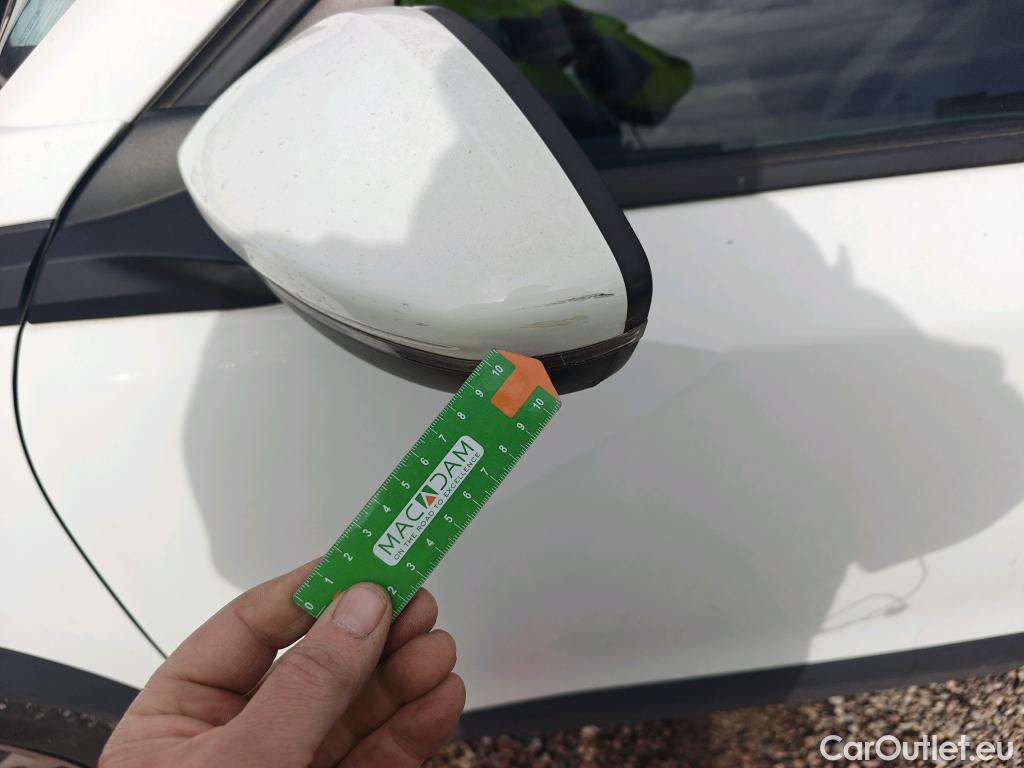  Peugeot  2008 PEUGEOT  / 2019 / 5P / todoterreno Active Puretech 100 S&S BVM6 #28