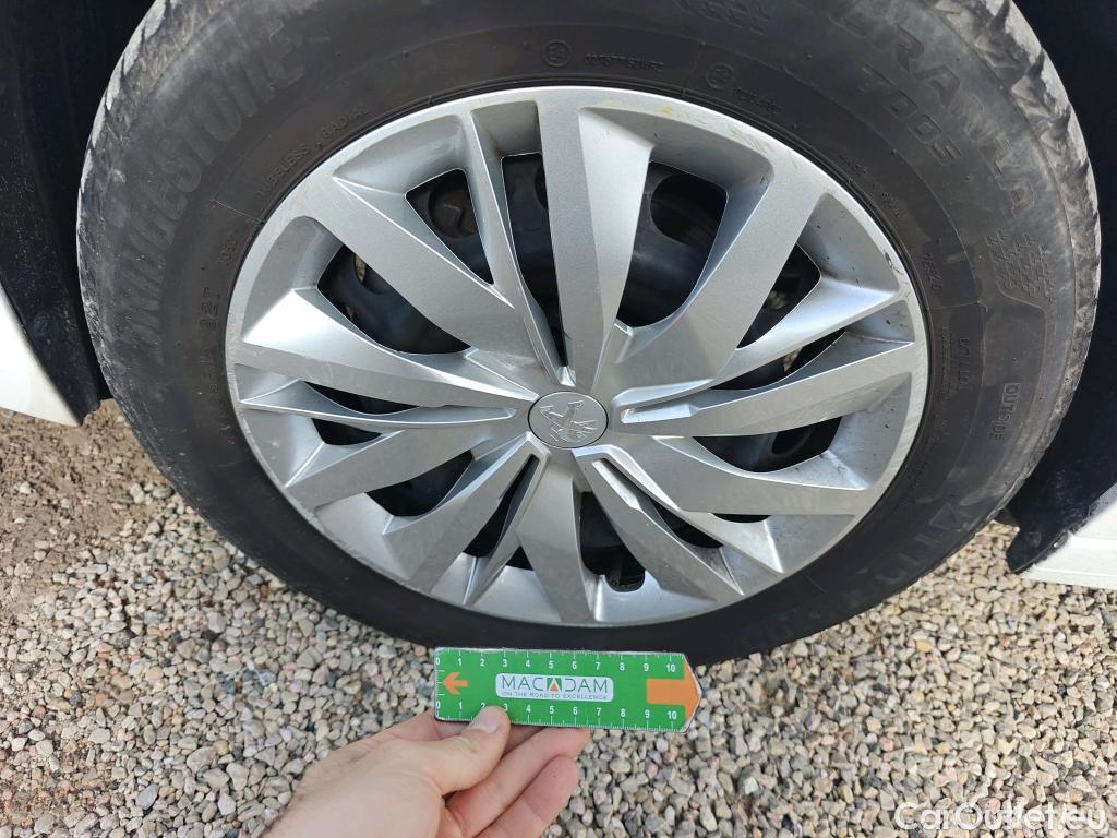  Peugeot  208 PEUGEOT  / 2019 / 5P / berlina con portón BlueHDi 73kW (100CV) Active #51