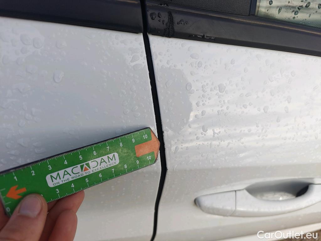  Peugeot  208 PEUGEOT  / 2019 / 5P / berlina con portón BlueHDi 73kW (100CV) Active Pack (AC) #54