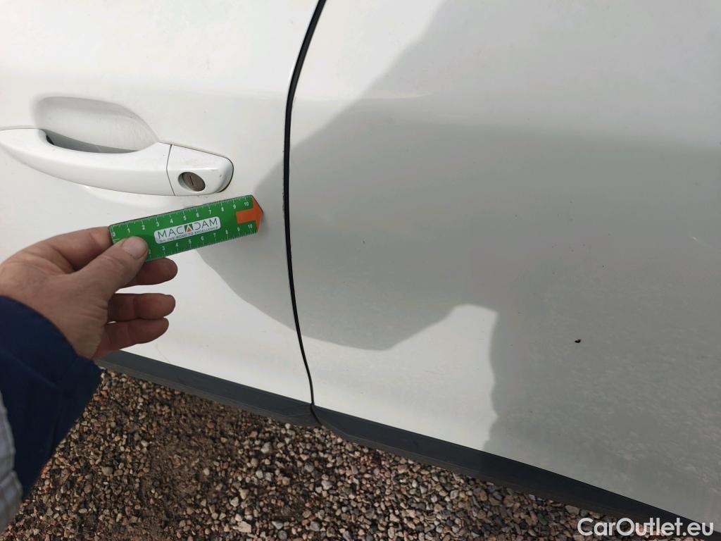  Peugeot  2008 PEUGEOT  / 2019 / 5P / todoterreno Active Puretech 100 S&S BVM6 #35