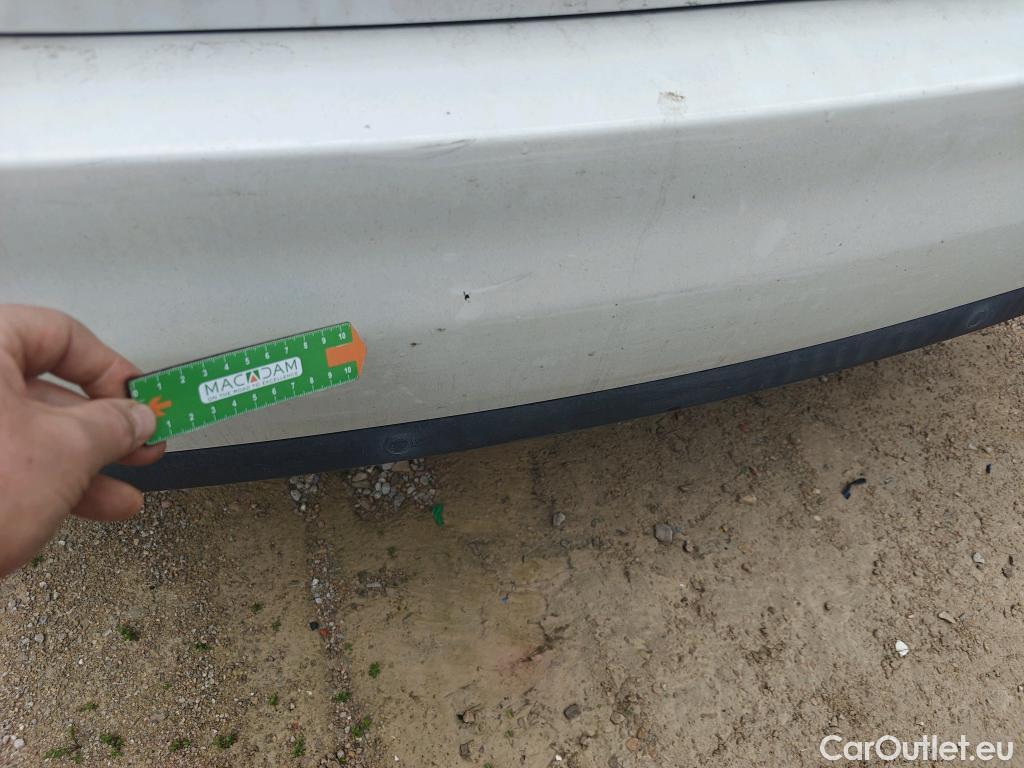  Peugeot  308 PEUGEOT  / 2017 / 5P / berlina con portón 5p Style BlueHDi 130 S&S #9