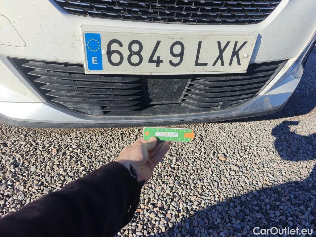  Peugeot  2008 PEUGEOT  / 2019 / 5P / todoterreno Allure BlueHDI 81kW (110CV) #46