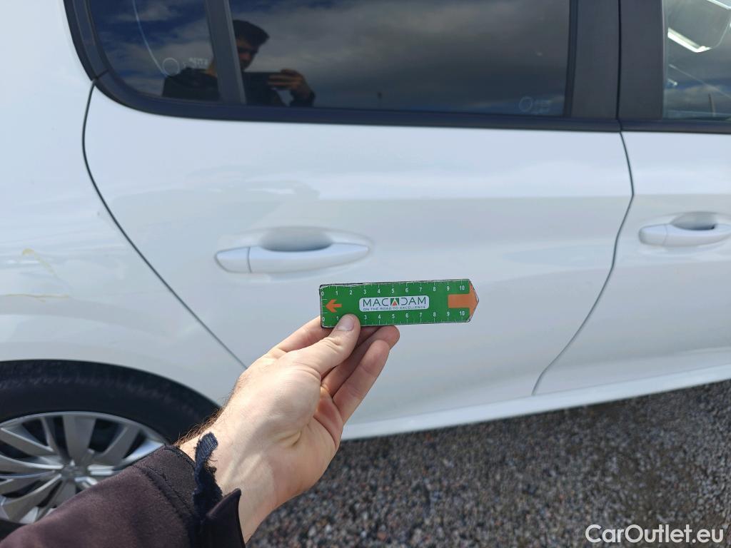  Peugeot  208 PEUGEOT  / 2019 / 5P / berlina con portón BlueHDi 73kW (100CV) Active #28