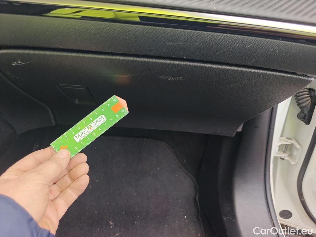  Peugeot  2008 PEUGEOT  / 2019 / 5P / todoterreno Active Puretech 100 S&S BVM6 #13