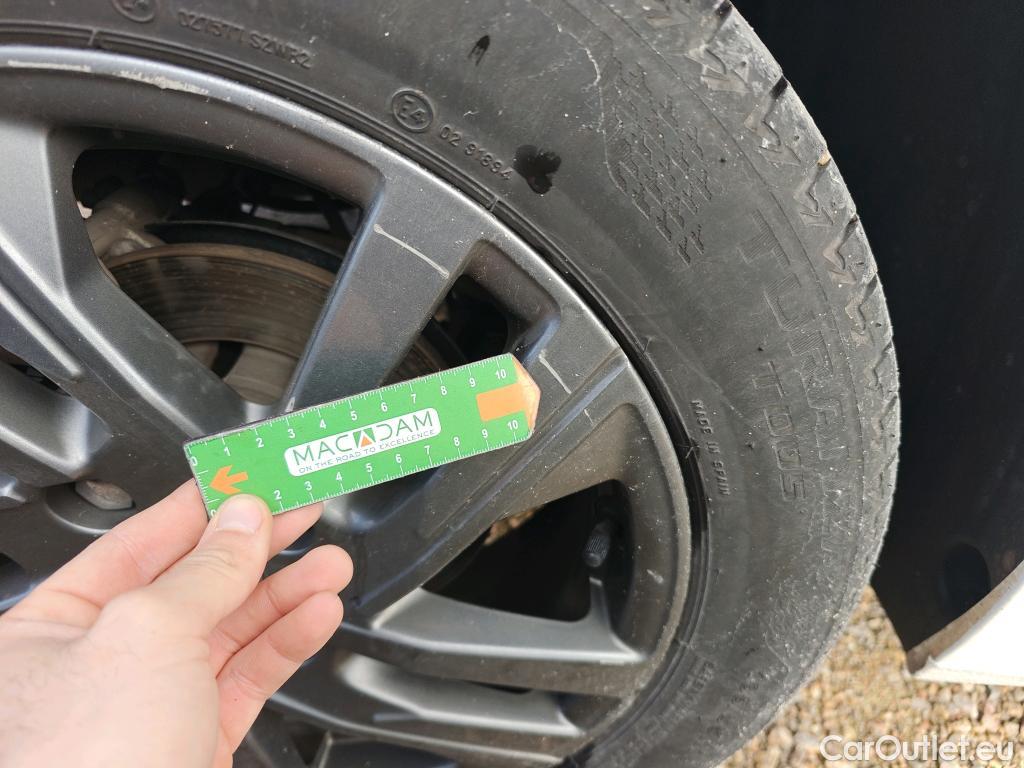  Peugeot  208 PEUGEOT  / 2019 / 5P / berlina con portón BlueHDi 73kW (100CV) Active Pack (AC) #39