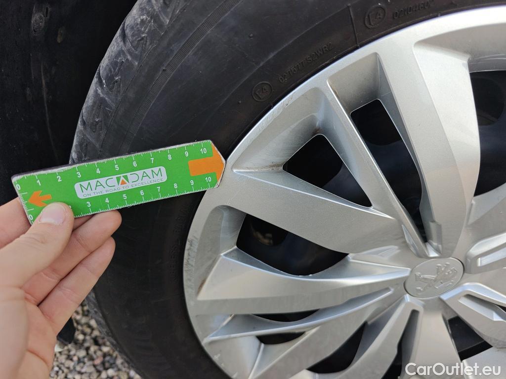  Peugeot  208 PEUGEOT  / 2019 / 5P / berlina con portón BlueHDi 73kW (100CV) Active #57