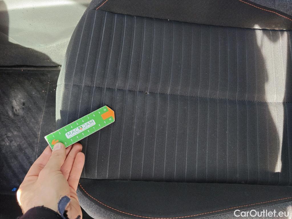  Peugeot  208 PEUGEOT  / 2019 / 5P / berlina con portón BlueHDi 73kW (100CV) Active #27