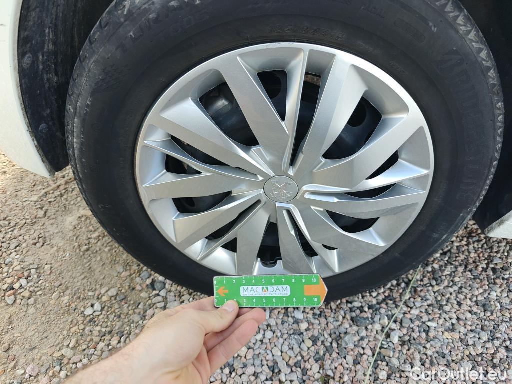  Peugeot  208 PEUGEOT  / 2019 / 5P / berlina con portón BlueHDi 73kW (100CV) Active #63