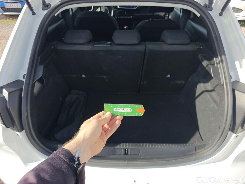  Peugeot  208 PEUGEOT  / 2019 / 5P / berlina con portón BlueHDi 73kW (100CV) Active #2