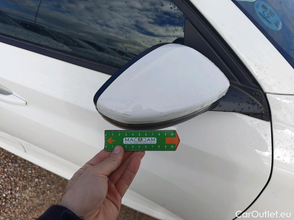  Peugeot  208 PEUGEOT  / 2019 / 5P / berlina con portón BlueHDi 73kW (100CV) Active Pack (AC) #58