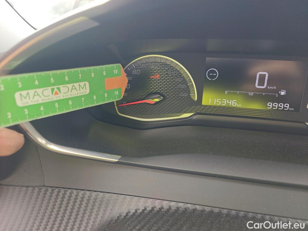  Peugeot  2008 PEUGEOT  / 2019 / 5P / todoterreno Active Puretech 100 S&S BVM6 #33