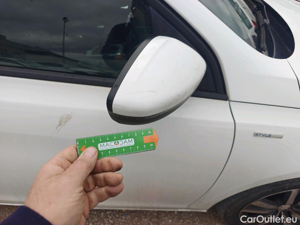  Peugeot  308 PEUGEOT  / 2017 / 5P / berlina con portón 5p Style BlueHDi 130 S&S #19