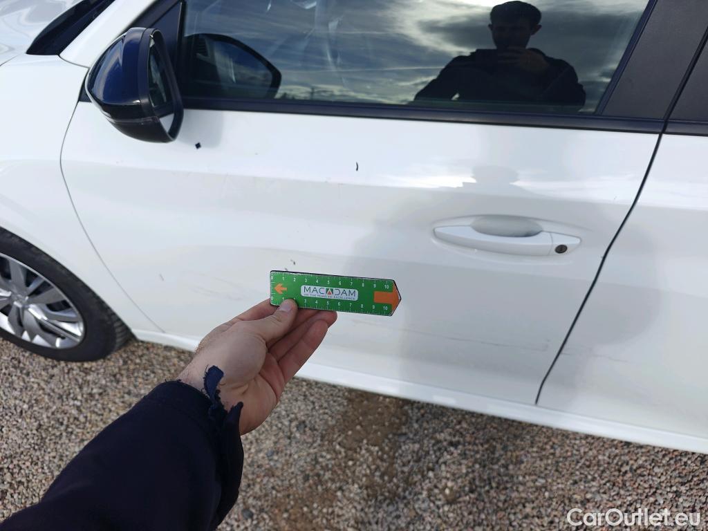  Peugeot  208 PEUGEOT  / 2019 / 5P / berlina con portón BlueHDi 73kW (100CV) Active #3