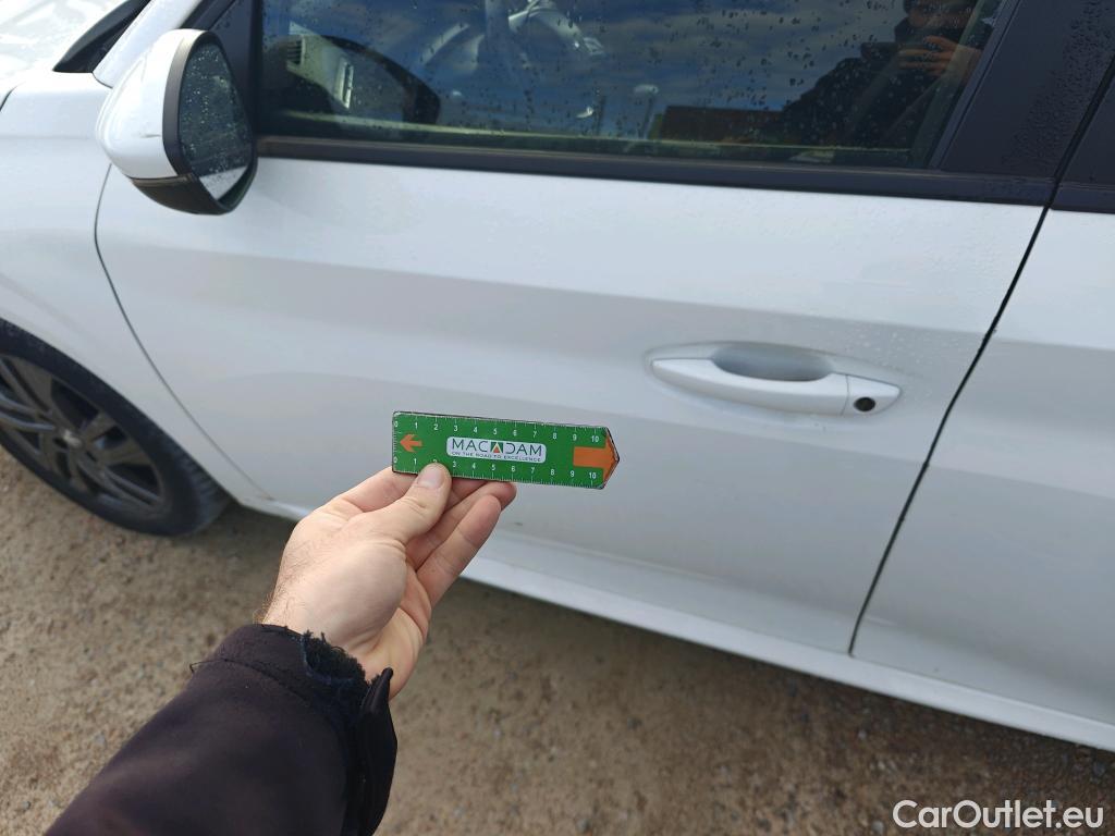  Peugeot  208 PEUGEOT  / 2019 / 5P / berlina con portón BlueHDi 73kW (100CV) Active Pack (AC) #19