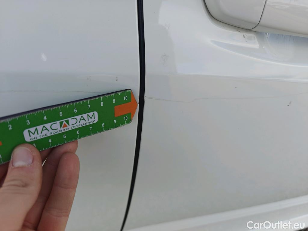  Peugeot  208 PEUGEOT  / 2019 / 5P / berlina con portón BlueHDi 73kW (100CV) Active #32