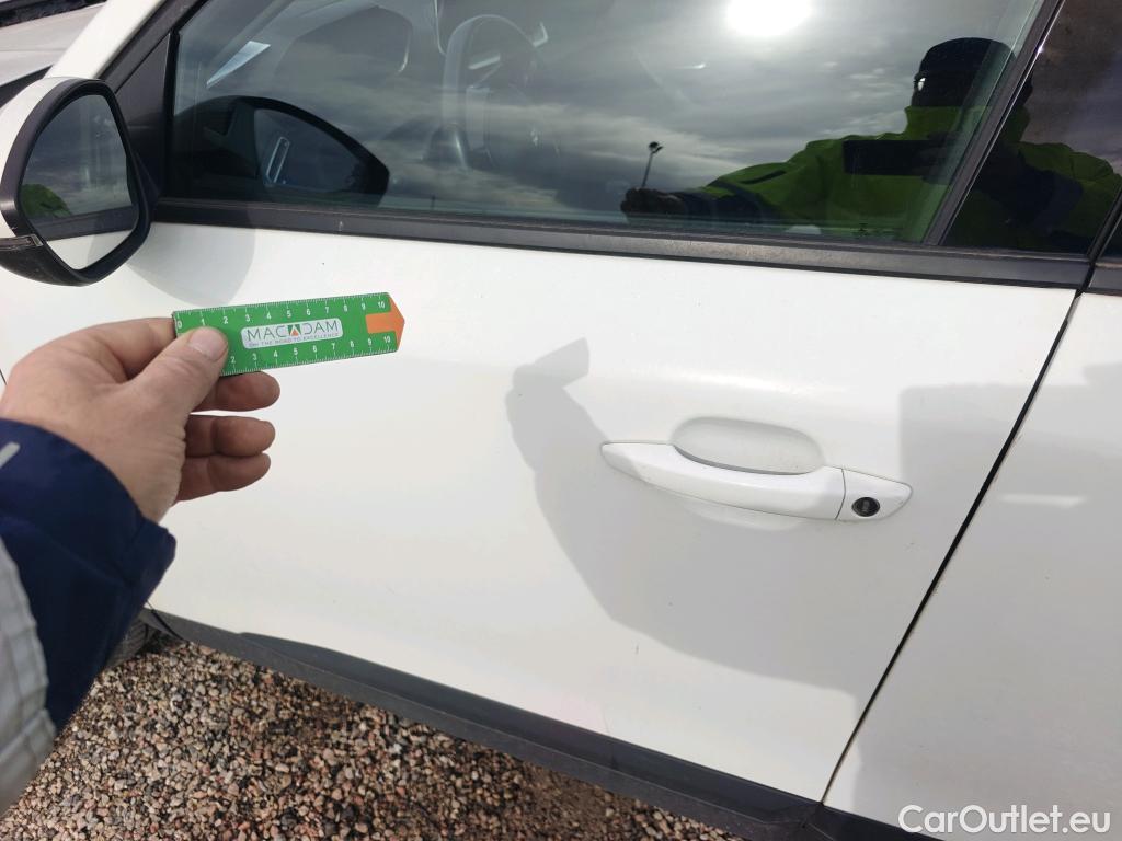  Peugeot  2008 PEUGEOT  / 2019 / 5P / todoterreno Active Puretech 100 S&S BVM6 #34