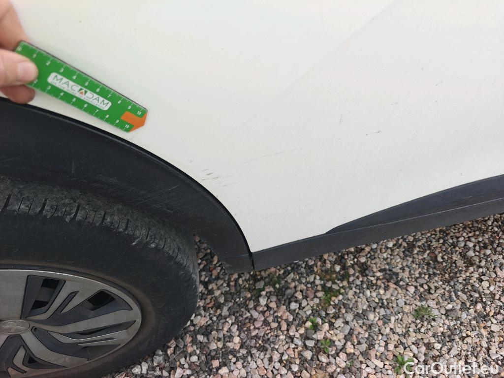  Peugeot  2008 PEUGEOT  / 2019 / 5P / todoterreno Active Puretech 100 S&S BVM6 #17