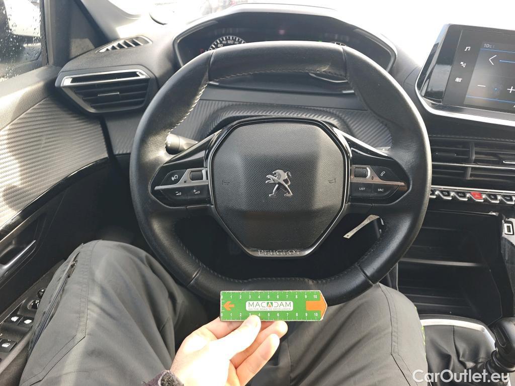  Peugeot  208 PEUGEOT  / 2019 / 5P / berlina con portón BlueHDi 73kW (100CV) Active Pack (AC) #44